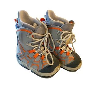 youth snowboard boots size 2